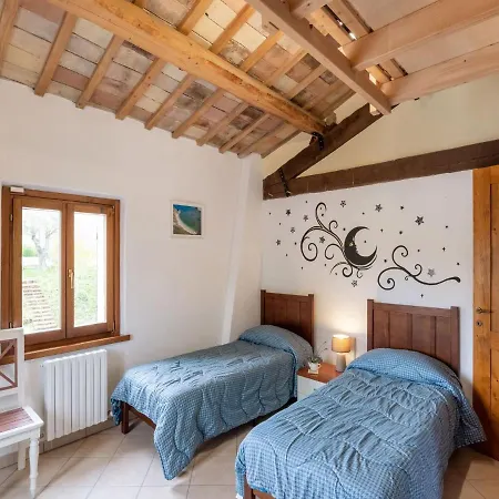 Apartment In Filottrano With Countryside Views Сasa de vacaciones *