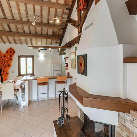 Apartment In Filottrano With Countryside Views Сasa de vacaciones