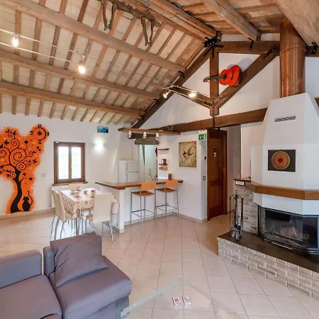 Apartment In Filottrano With Countryside Views Сasa de vacaciones *