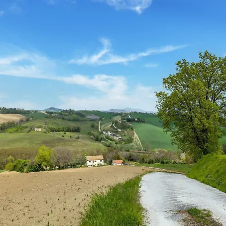 Apartment In Filottrano With Countryside Views Сasa de vacaciones *